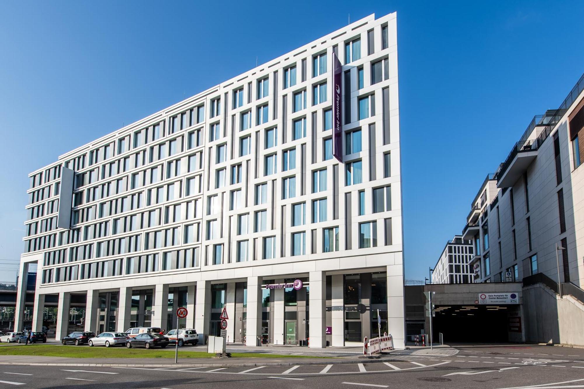 Premier Inn Stuttgart City Centre Екстериор снимка